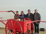 El Ayuntamiento y Amics de Vinaròs restauran un carro-bomba de bomberos datado en 1877