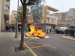 L’Ajuntament participa en la cremà de la falla de la residència de la Llar Sant Sebastià