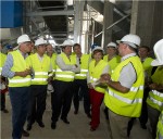 La consellera Isabel Bonig y el Presidente de la Diputación Javier Moliner visitan la planta  de Cervera 