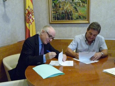El Alcalde, Juan Bautista Juan, y el Presidente del Colegio de Abogados de Castellón, Antonio Esteban, firmaron la pasada semana un convenio de colaboración para prestar en nuestra ciudad un servicio de asesoramiento y mediación hipotecaria para las 